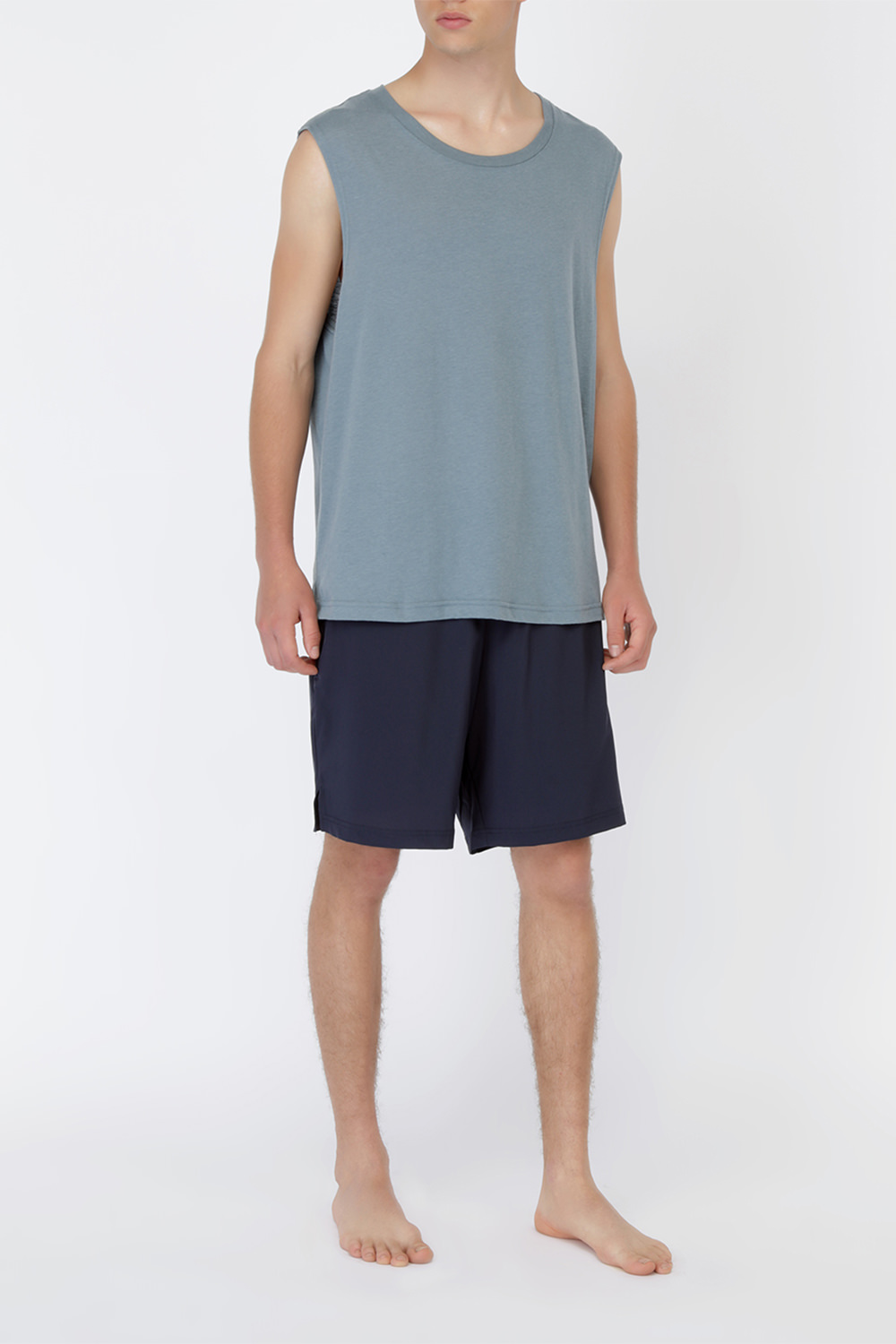 גופיה ספורטיבית עם הדפס לוגו